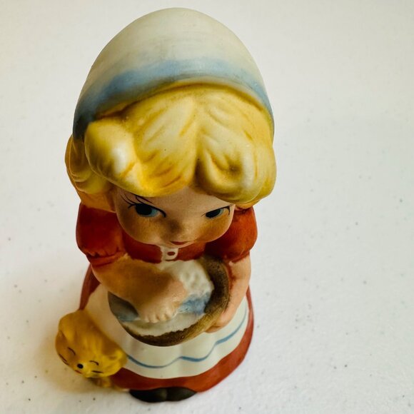 Vintage Ceramic Girl Figurine Washing Laundry With Cat Vintage Bell Figurine - Picture 8 of 10